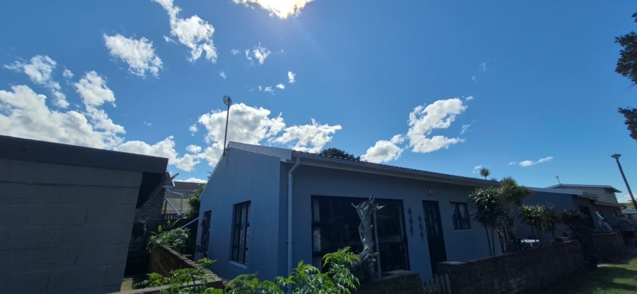 2 Bedroom Property for Sale in Cosy Corner Eastern Cape